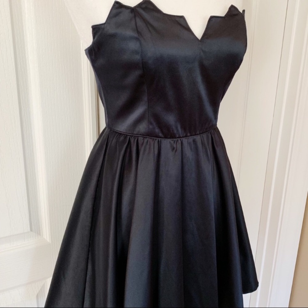 Nasty Gal keepsake satin strapless dress sz. 6 - Picture 7 of 8